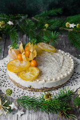 Cheese-cake végétalien à l'orange et physalis