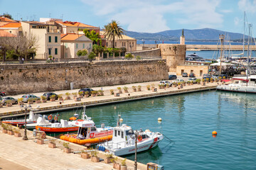 Alghero, porto turistico - obrazy, fototapety, plakaty