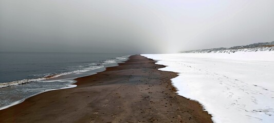Winterlicher Strand in dänemarks Jütland