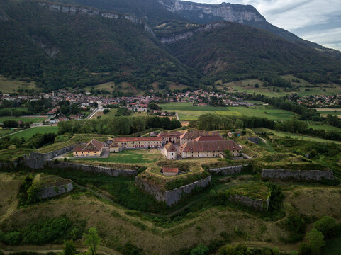Fort Barraux. Barraux is one the oldest and most prestigious strongholds in the Alps. Built in the 16th century as a bastioned fortification, The fort was renovated during the 18th century by Vauban.