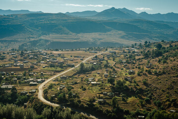 A road winding through the Lesotho town of Quthing on a sunny morning © Jennifer