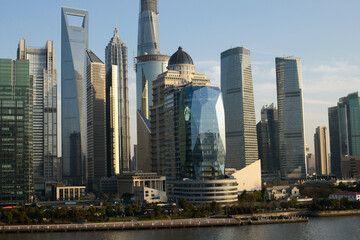 Obraz premium Shanghai Skyline at Water's Edge