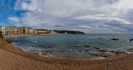 Panorama de la baie de LLoret de Mar sur la Costa Brava en Espagne