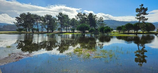 Laguna en la playa de Lourido en Poio, Galicia