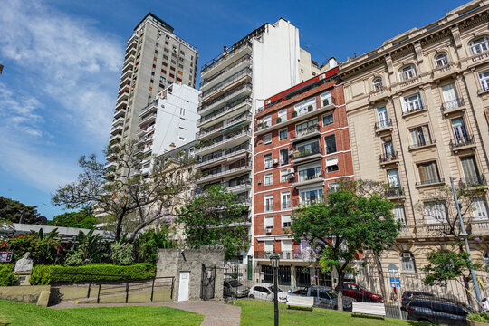 Edificios cercanos a la Biblioteca Nacional de la ciudad de Buenos Aires 