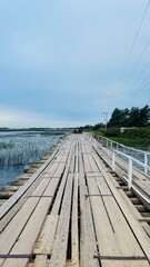 Obraz premium wooden bridge over the sea