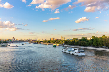 Obraz premium Cruise ship sails on the Moscow river in Moscow city center, popular place for walking.