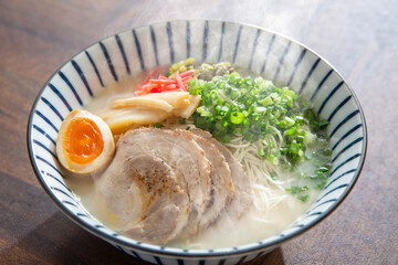 豚骨ラーメン　人気の和食
