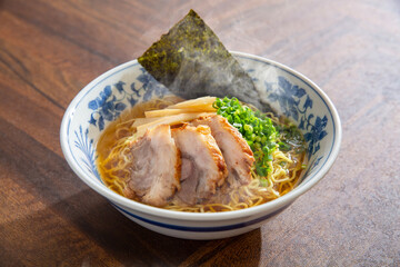 醤油ラーメン　人気の和食