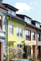 Wohngebäude im Frühling, Reihenhäuser, Mehrfamilienhäuser, Bremen, Deutschland