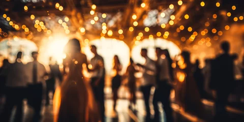 Poster Blurred figures of people dancing in a hall with glowing bokeh lights, capturing the warm, festive atmosphere of a joyous celebration or elegant event © Bartek