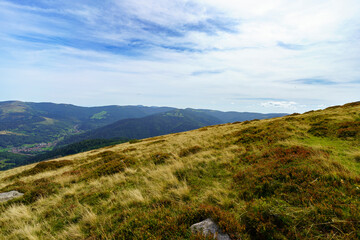 Belle chaîne de montagnes avec un ciel coloré