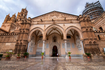 Fototapeta na wymiar Spectacular entry of the famous Palermo Cathedral in Palermo, Italy