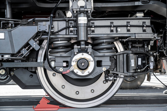 Hybrid shunting locomotive wheel mechanical background