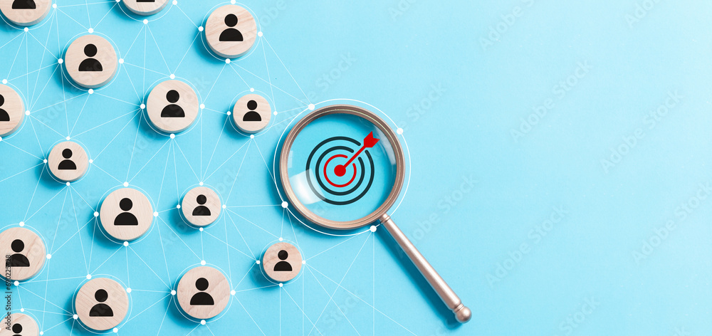 Aufkleber customer relationship management concept. wooden block with target icon linked with human icons for 