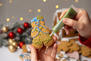 Fototapeta premium Decorating Christmas gingerbread with sugar multicolored icing.