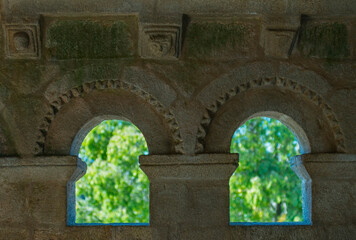 Fenêtres romanes du Domus Municipalis de Bragança, Trás os Montes, Portugal