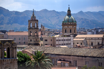 Fototapeta na wymiar View over Palermo old town