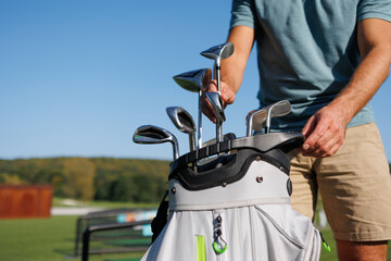 Obraz premium The Golf Odyssey Begins: Choosing the Right Club