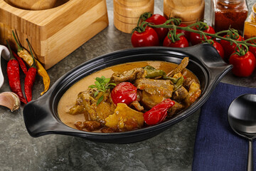 Yellow THai curry with beef