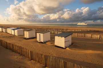 Beach in Calais harbor in France - obrazy, fototapety, plakaty