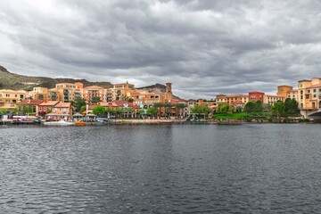 Obraz premium 4K Scenic View of Lake Las Vegas with Bridge, Near Las Vegas 