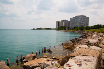 Tranquil Lake Meets Chicago Skyline: Contrasting Urban and Natural Landscape