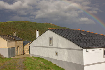 white house framed by a Rainbow