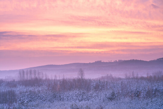 Fototapeta Zimowy kolorowy wschód słońca