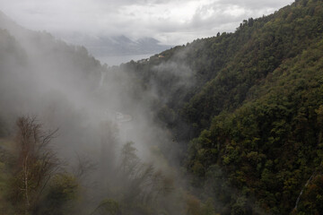 Staudamm im Verzasca Tal in der Schweiz