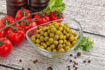 Canned sweet green peas conserve