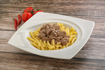 Creamy chicken liver with pasta