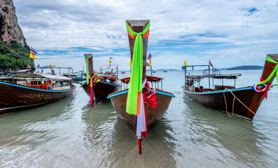 Obraz premium Railay Beach in Krabi Province in southern Thailand along the Andaman Sea