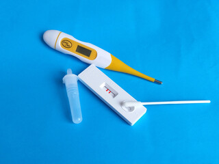 positive result virus Covid-19 rapid fast test sars-cov-2 antigen saliva slobber thermometer