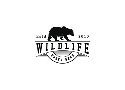Vintage wildlife of bear logo. Bear hunting logo design