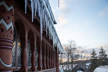 Obraz premium Stabkirche Hahnenklee Harz Goslar im Winter