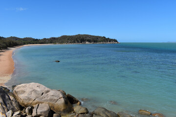 Fototapeta na wymiar Beach and coastal view at Geoffrey Bay, Magnetic Island, QLD, Australia