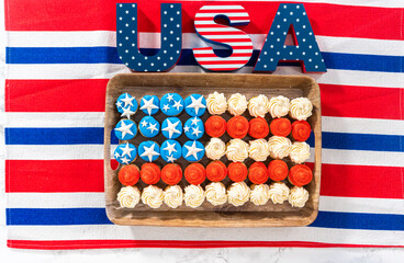 Fototapeta premium American Flag Mini Cupcakes
