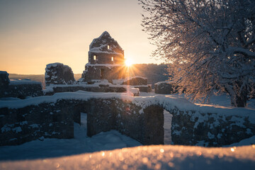 Hohen Urach im Winter bei Sonnenaufgang