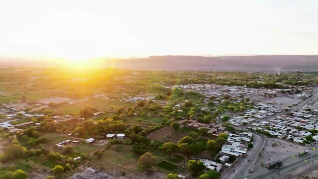 Por do sol de primavera em San Pedro de Atacama, deserto. Chile. 