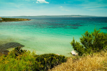 Spiaggia e mare cristallino dell'isola di Sant'Antioco. Sardegna, Italia