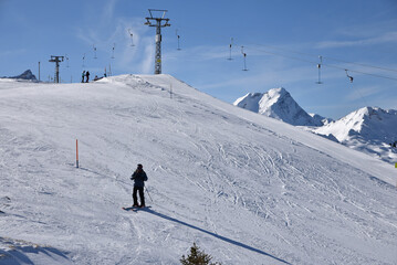 Fototapeta na wymiar Skier dans l'Oberland bernois à Lenk. Suisse
