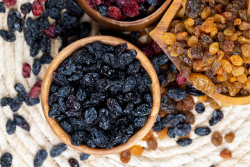 blue dry raisins for cooking desserts