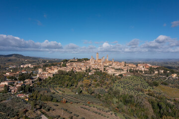 Fototapeta na wymiar drone panorama view of the Italian hill town of San Gimignano in Tuscany