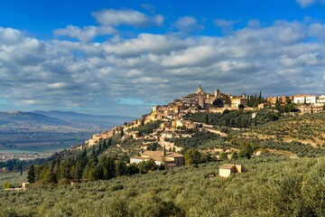 Obraz premium view of the Italian hilltop village of Trevi in the Umbria Region