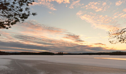 Fototapeta na wymiar sunset over a lake in winter