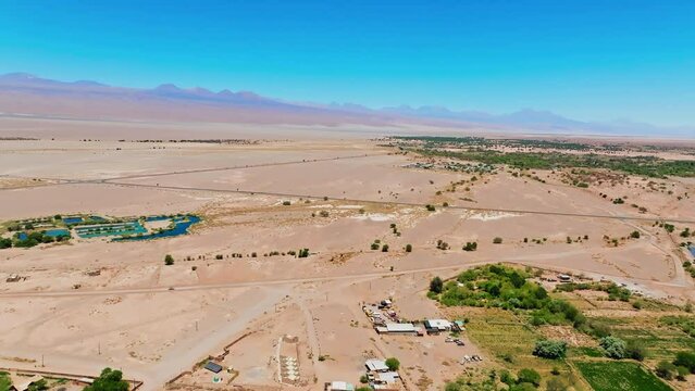 Vilarejo com agricultura familiar cercado pelo deserto mais &aacute;rido do planeta. Atacama, Chile.