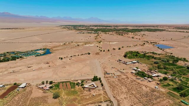 Vilarejo com agricultura familiar cercado pelo deserto mais &aacute;rido do planeta. Atacama, Chile.