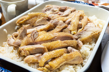 とても美味しい日本のせいろで蒸した鶏飯