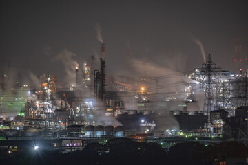 日本の岡山県倉敷市のとても美しい工場の夜景 - obrazy, fototapety, plakaty